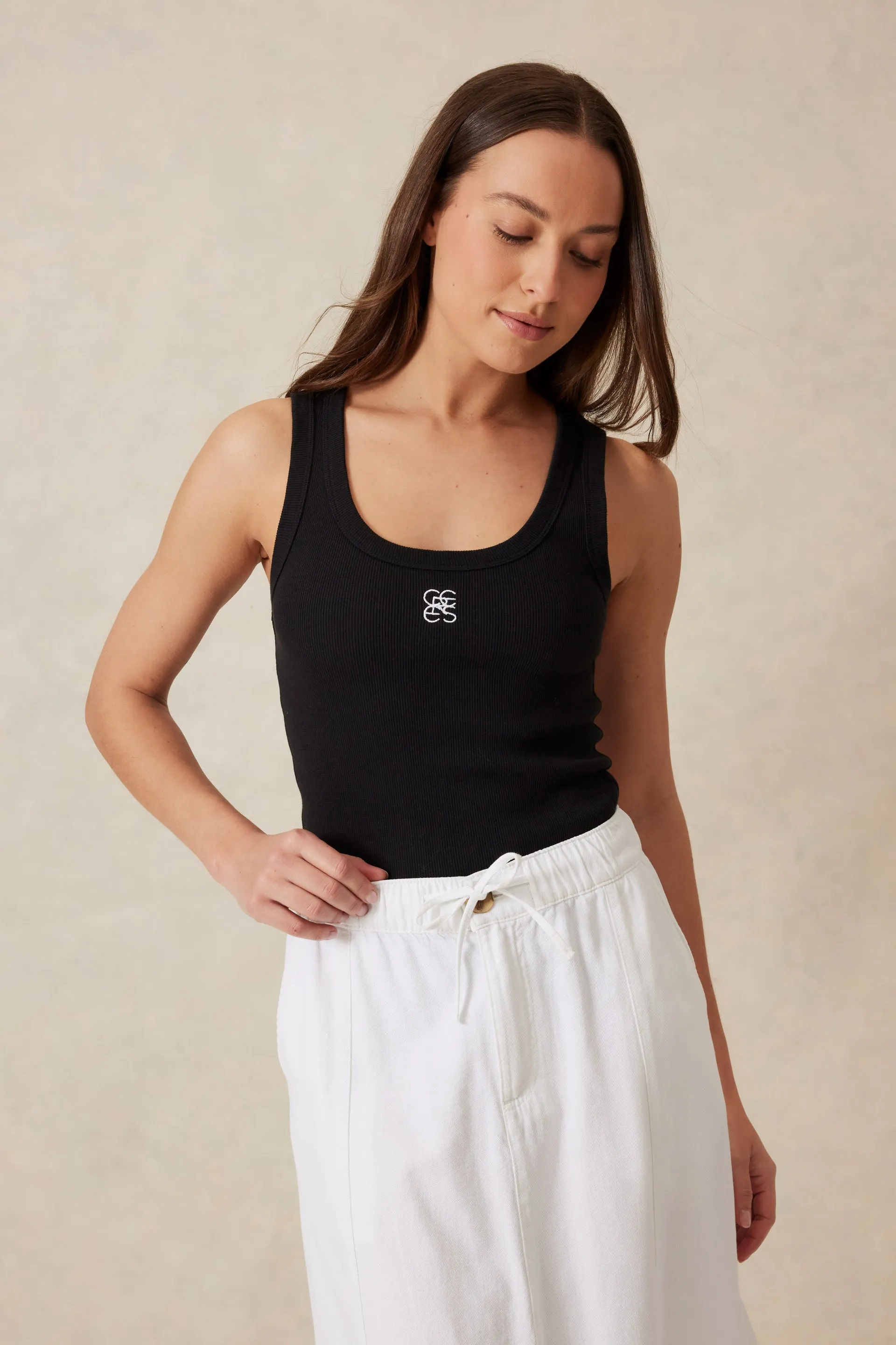 Contour Rib Scoop Tank - Black w/ White Monogram